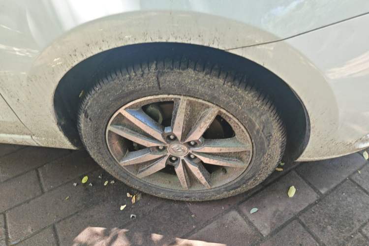 Used CHANGAN Eado 2016 1.6L Manual Fashion Edition Right Front Wheel Hub