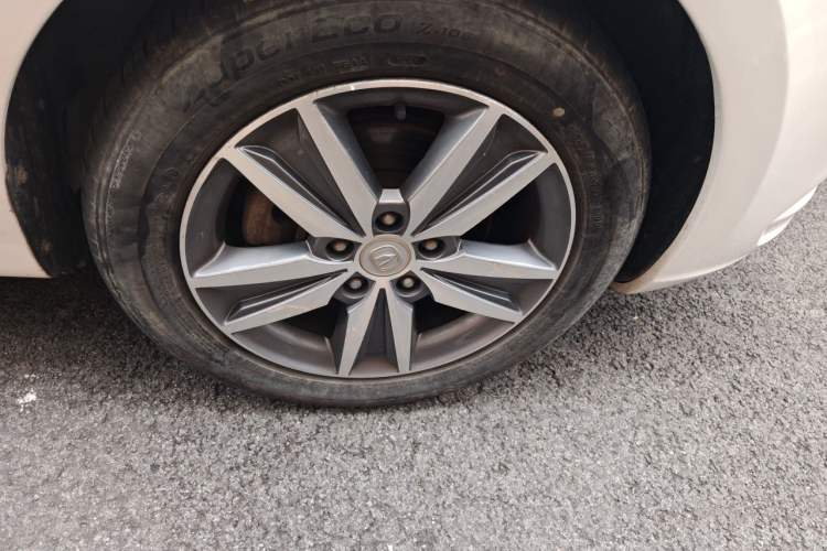 Used CHANGAN Eado 2016 1.6L Manual Fashion Edition Right Front Wheel Hub