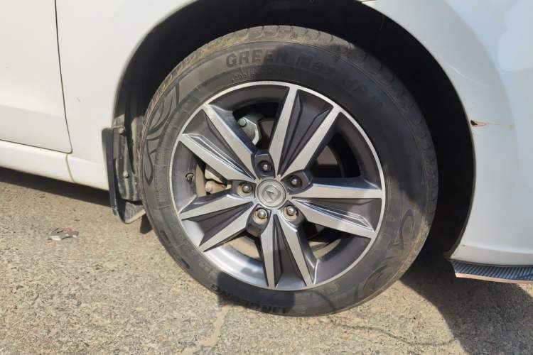 Used CHANGAN Eado 2016 1.6L Manual Fashion Edition Right Front Wheel Hub