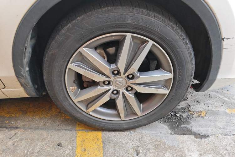 Used CHANGAN Eado 2016 1.6L Manual Junku Model Right Front Wheel Hub