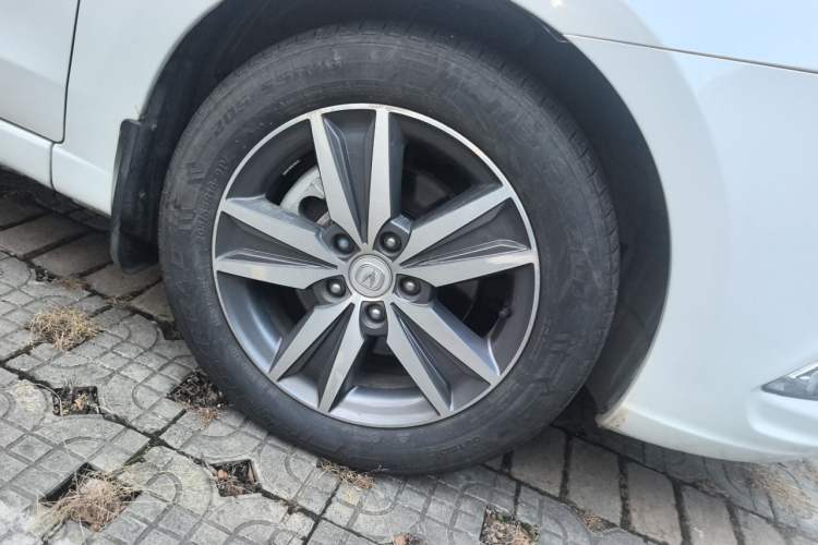 Used CHANGAN Eado 2016 1.6L Manual Fashion Edition Right Front Wheel Hub