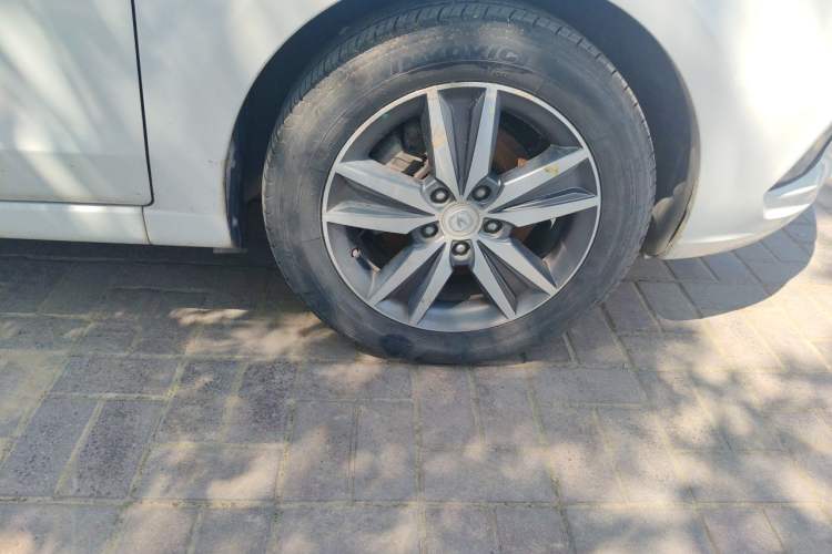 Used CHANGAN Eado 2016 1.6L Manual Fashion Edition Right Front Wheel Hub