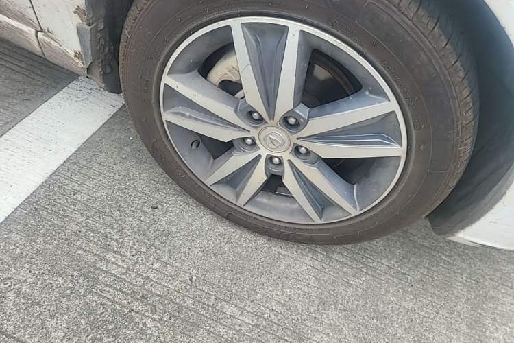 Used CHANGAN Eado 2016 1.6L Manual Fashion Edition Right Front Wheel Hub