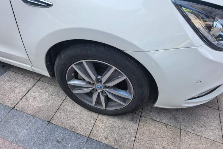 Used CHANGAN Eado 2016 1.6L GDI Automatic Jingling Model Right Front Wheel Hub