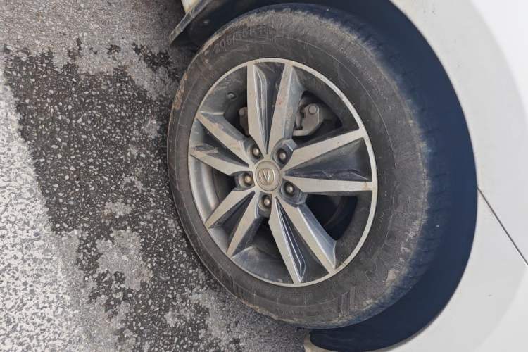 Used CHANGAN Eado 2016 1.6L GDI Automatic Jingling Model Right Front Wheel Hub