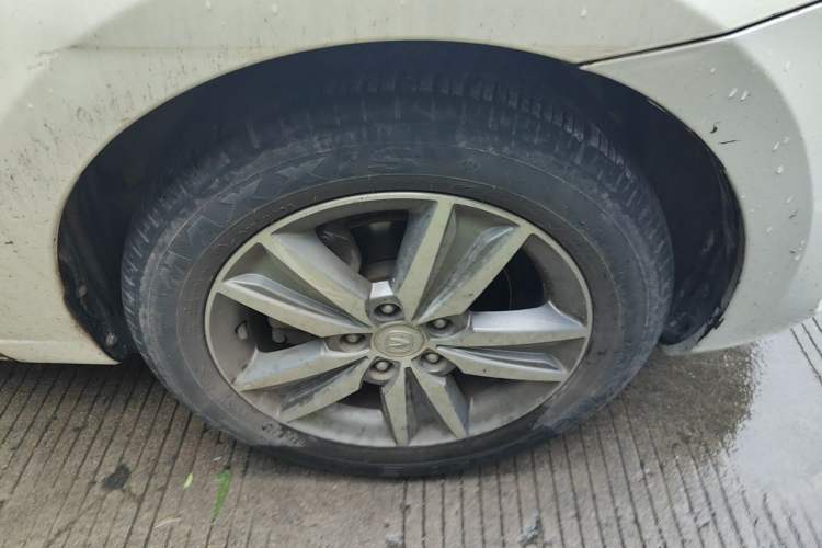Used CHANGAN Eado 2016 1.6L GDI Manual JingShang Model Right Front Wheel Hub