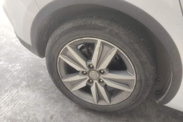 Used CHANGAN Eado 2016 1.6L Manual Junku Model Right Front Wheel Hub
