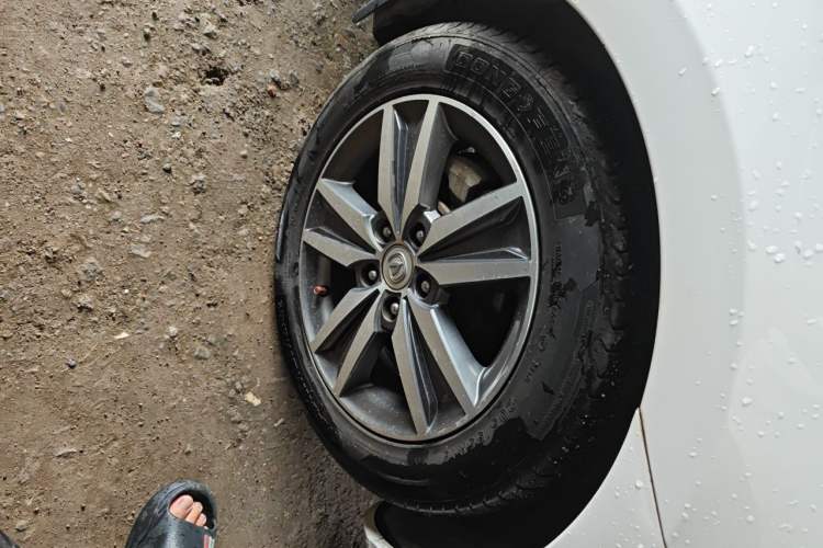 Used CHANGAN Eado 2016 1.6L Manual Fashion Edition Right Front Wheel Hub