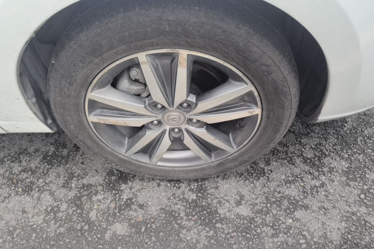 Used CHANGAN Eado 2016 1.6L Manual Fashion Edition Right Front Wheel Hub