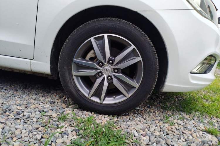 Used CHANGAN Eado 2016 1.6L Manual Fashion Edition Right Front Wheel Hub