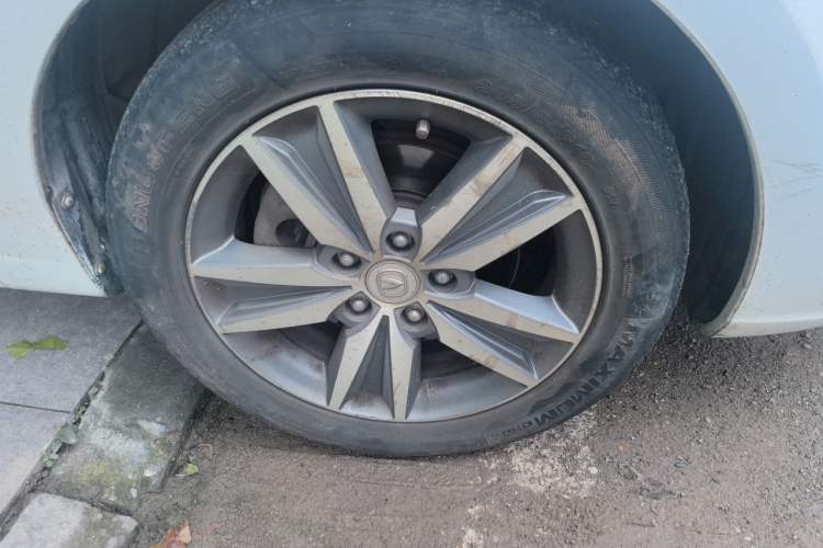 Used CHANGAN Eado 2016 1.6L Manual Fashion Edition Right Front Wheel Hub