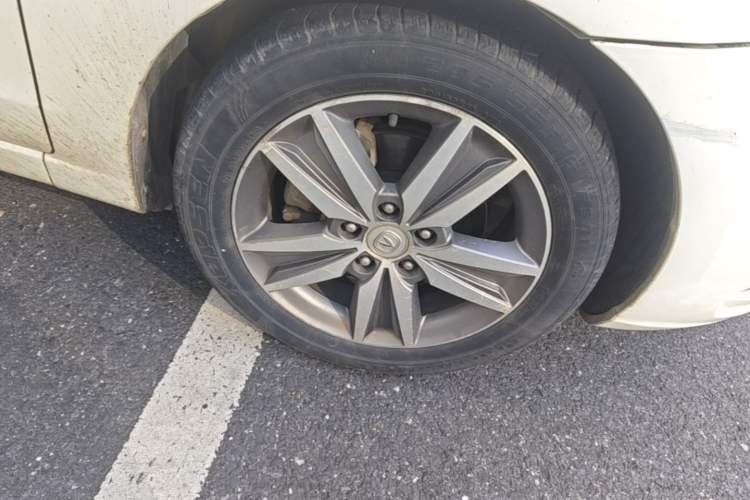 Used CHANGAN Eado 2016 1.6L Manual Fashion Edition Right Front Wheel Hub