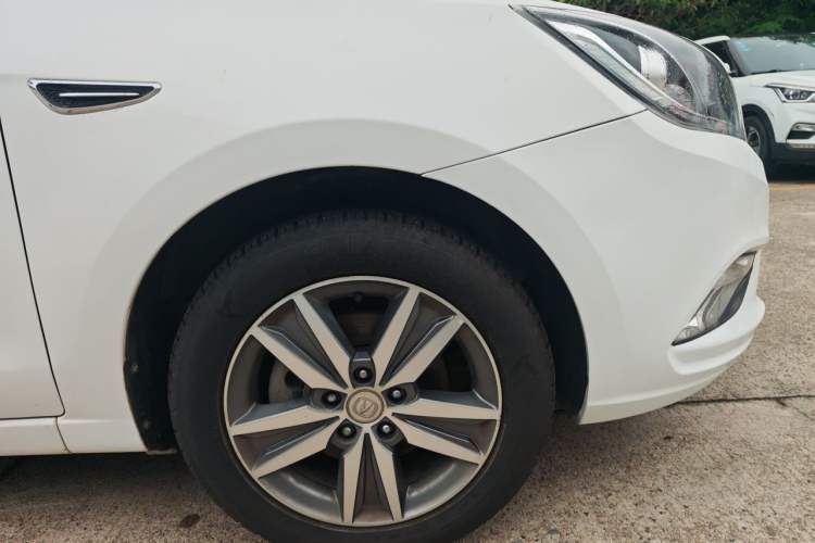 Used CHANGAN Eado 2016 1.6L Manual Fashion Edition Right Front Wheel Hub