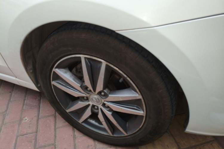 Used CHANGAN Eado 2016 1.6L Manual Fashion Edition Right Front Wheel Hub
