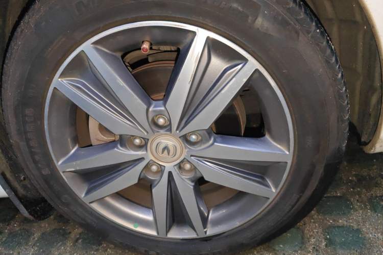 Used CHANGAN Eado 2016 1.6L GDI Automatic JingShang Model Right Front Wheel Hub