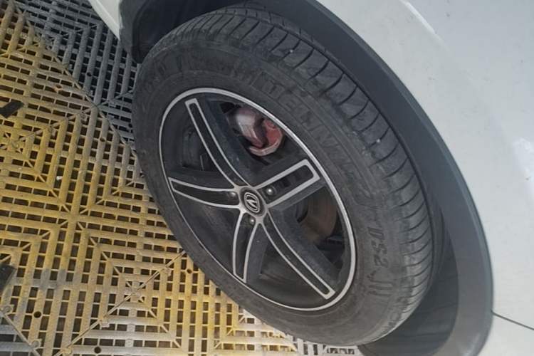 Used CHANGAN Eado 2016 1.6L Manual Junku Model Right Front Wheel Hub