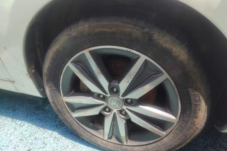 Used CHANGAN Eado 2016 1.6L Manual Fashion Edition Right Front Wheel Hub