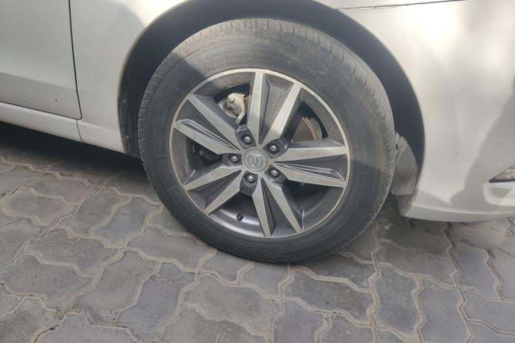 Used CHANGAN Eado 2016 1.6L Manual Fashion Edition Right Front Wheel Hub