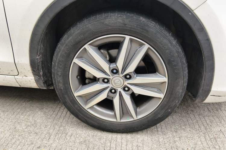 Used CHANGAN Eado 2016 1.6L Automatic Junku Model Right Front Wheel Hub
