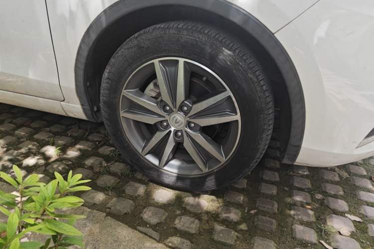 Used CHANGAN Eado 2016 1.6L Automatic Junku Model Right Front Wheel Hub