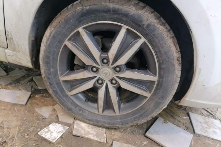 Used CHANGAN Eado 2016 1.6L Manual Fashion Edition Right Front Wheel Hub