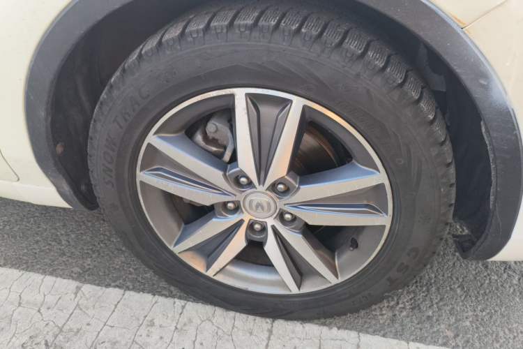 Used CHANGAN Eado 2016 1.6L Automatic Junku Model Right Front Wheel Hub