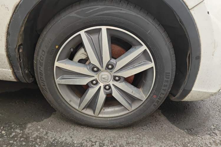 Used CHANGAN Eado 2016 1.6L Manual Junku Model Right Front Wheel Hub