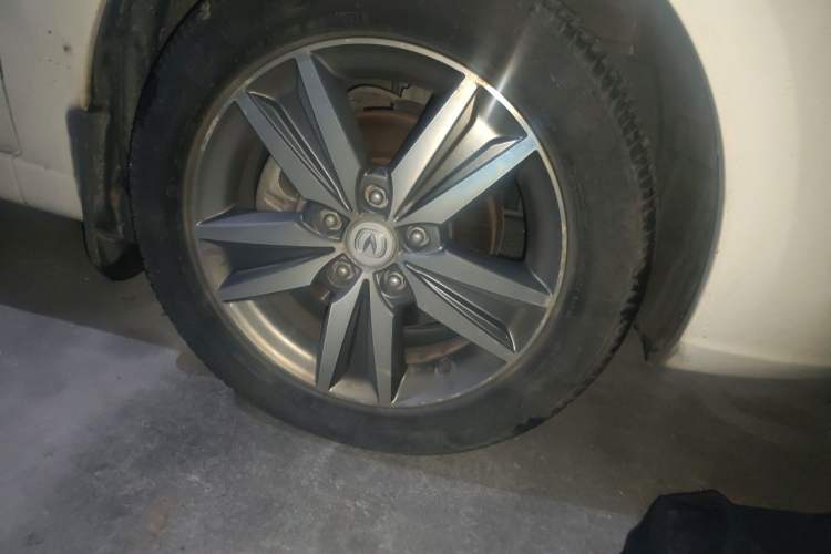 Used CHANGAN Eado 2016 1.6L Manual Fashion Edition Right Front Wheel Hub