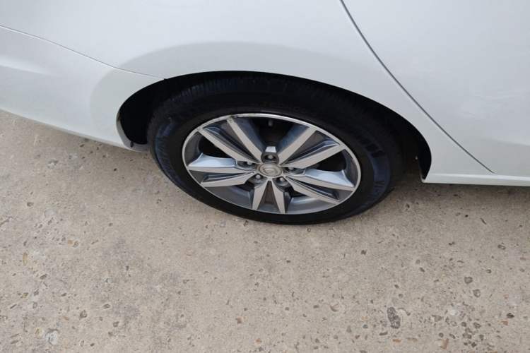 Used CHANGAN Eado 2016 1.6L Manual Fashion Edition Right Rear Wheel Hub