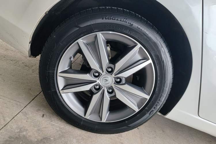 Used CHANGAN Eado 2016 1.6L Automatic Trend Model Right Rear Wheel Hub