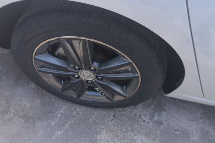 Used CHANGAN Eado 2016 1.6L Manual Fashion Edition Right Rear Wheel Hub