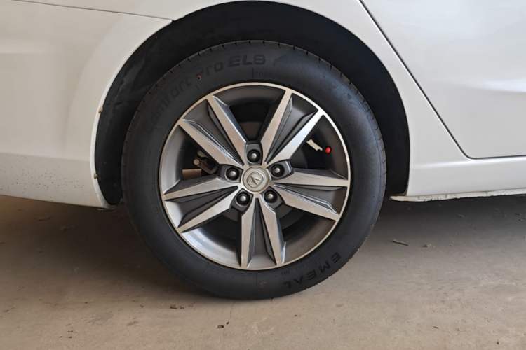 Used CHANGAN Eado 2016 1.6L Manual Fashion Edition Right Rear Wheel Hub