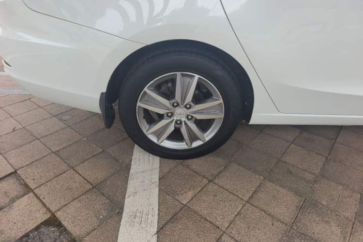 Used CHANGAN Eado 2016 1.6L Manual Fashion Edition Right Rear Wheel Hub