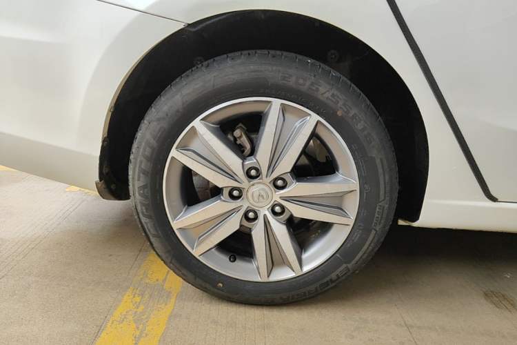Used CHANGAN Eado 2016 1.6L Manual Fashion Edition Right Rear Wheel Hub