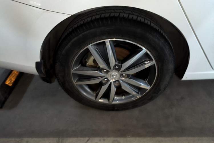 Used CHANGAN Eado 2016 1.6L Manual Fashion Edition Right Rear Wheel Hub