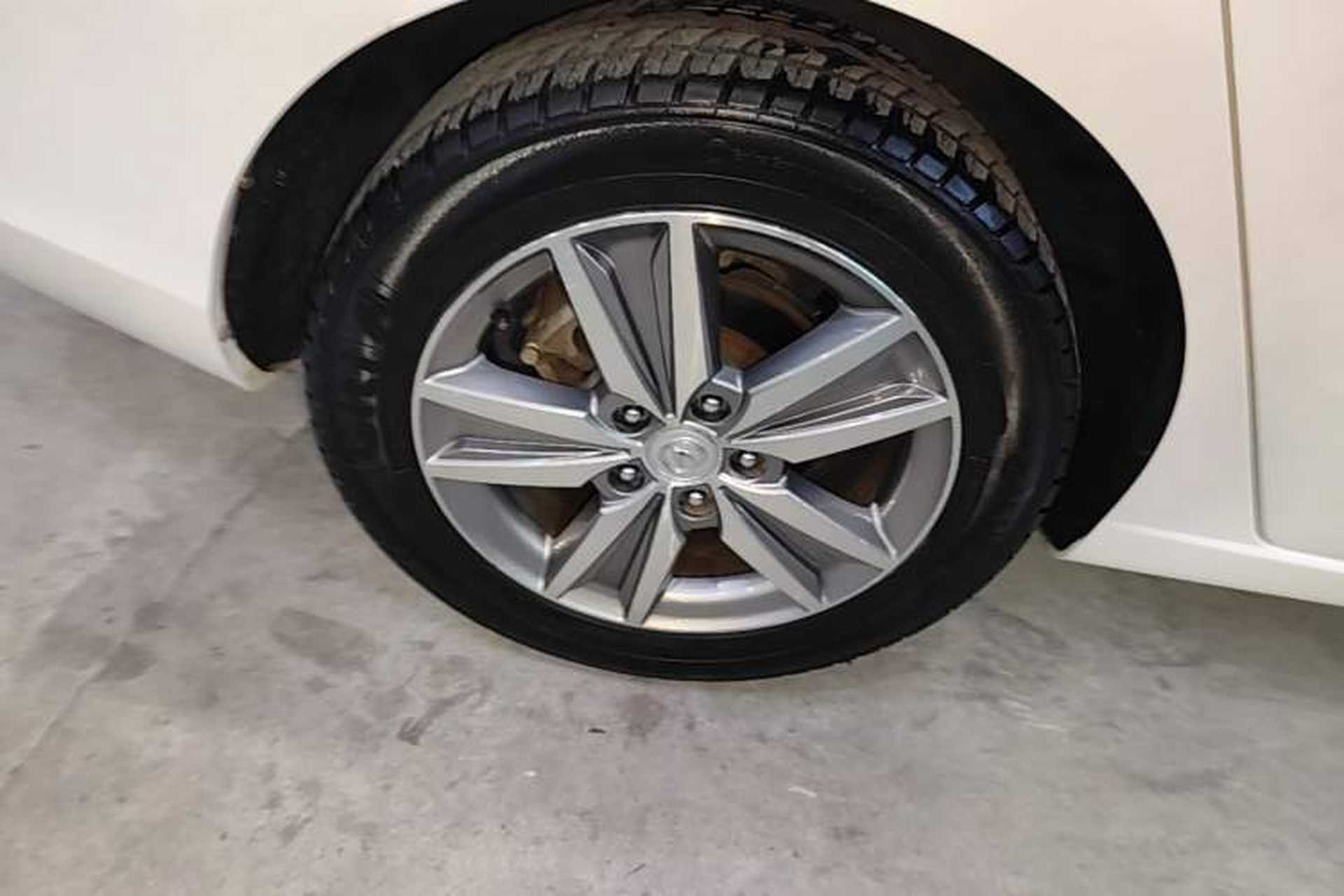 Used CHANGAN Eado 2016 1.6L Manual Fashion Edition Right Rear Wheel Hub