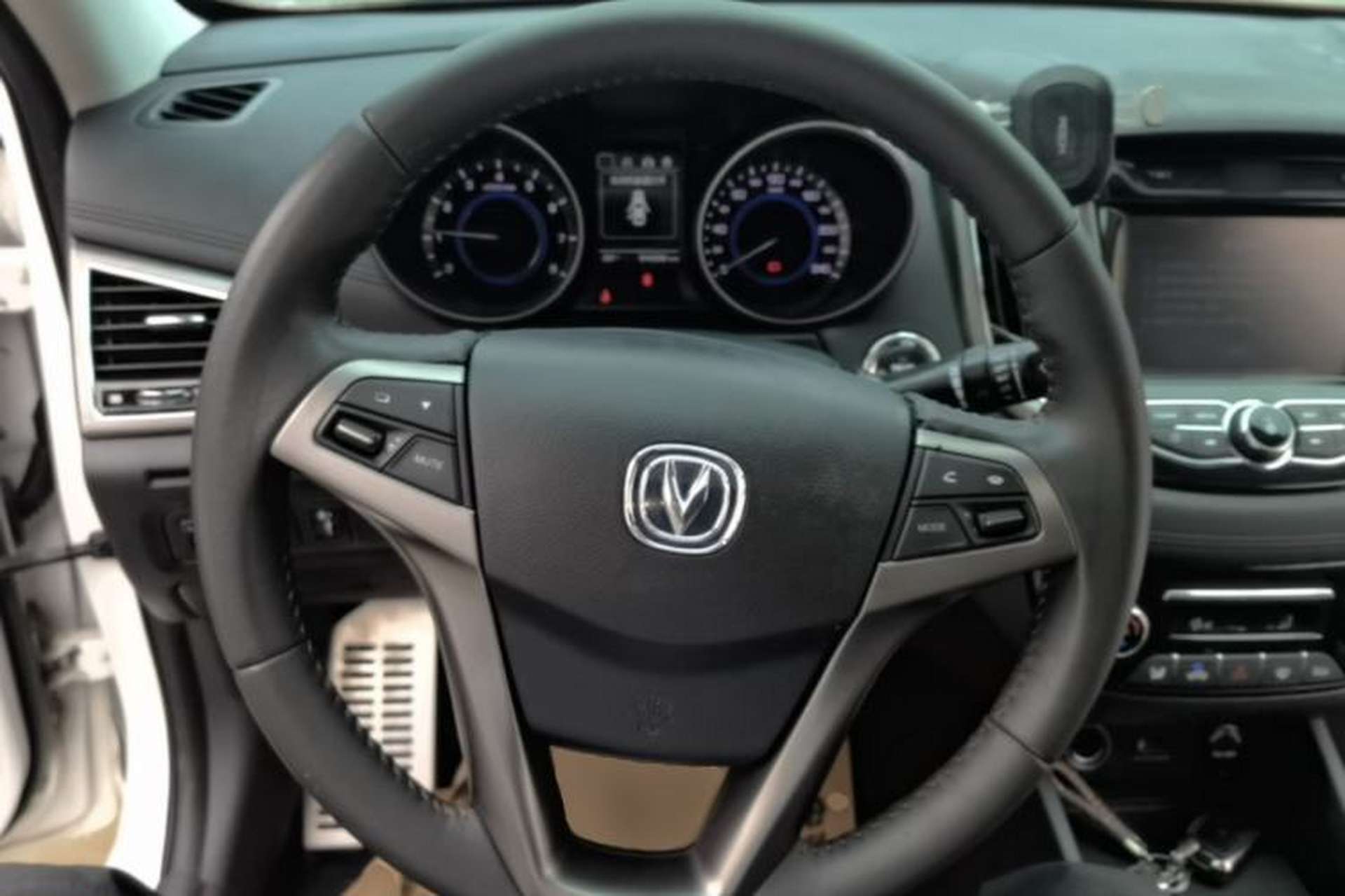 Used CHANGAN Eado 2016 1.6L GDI Manual JingShang Model Steering Wheel