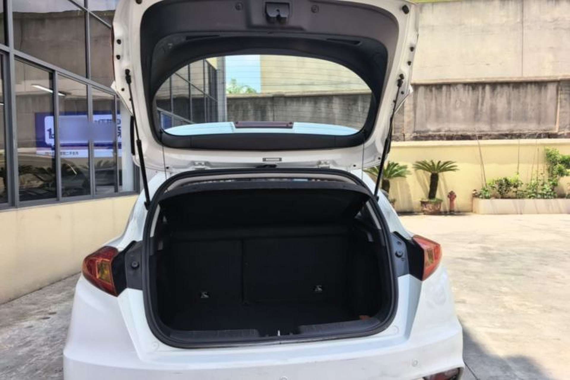 Used CHANGAN Eado 2016 1.6L Automatic Junku Model Trunk