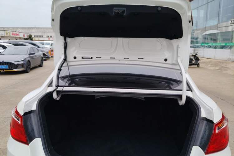 Used CHANGAN Eado 2016 1.6L Manual Fashion Edition Trunk