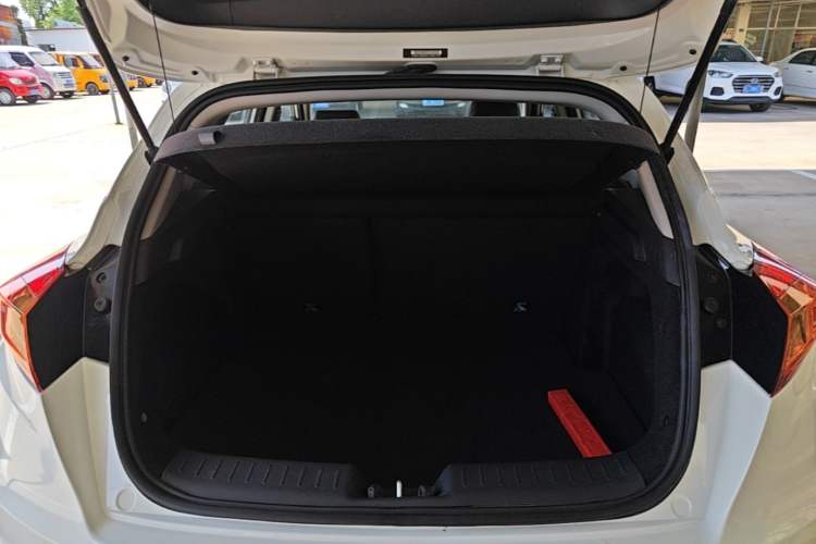 Used CHANGAN Eado 2016 1.6L GDI Automatic Cool Edition Trunk