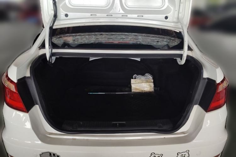 Used CHANGAN Eado 2016 1.6L Manual Fashion Edition Trunk