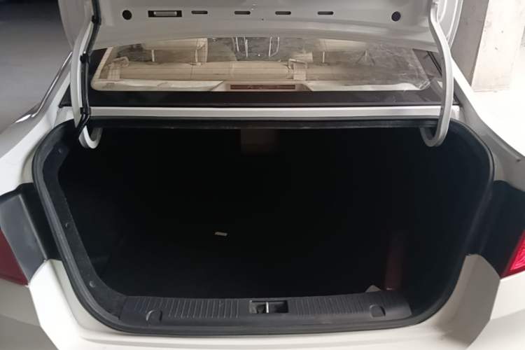 Used CHANGAN Eado 2016 1.6L Manual Fashion Edition Trunk