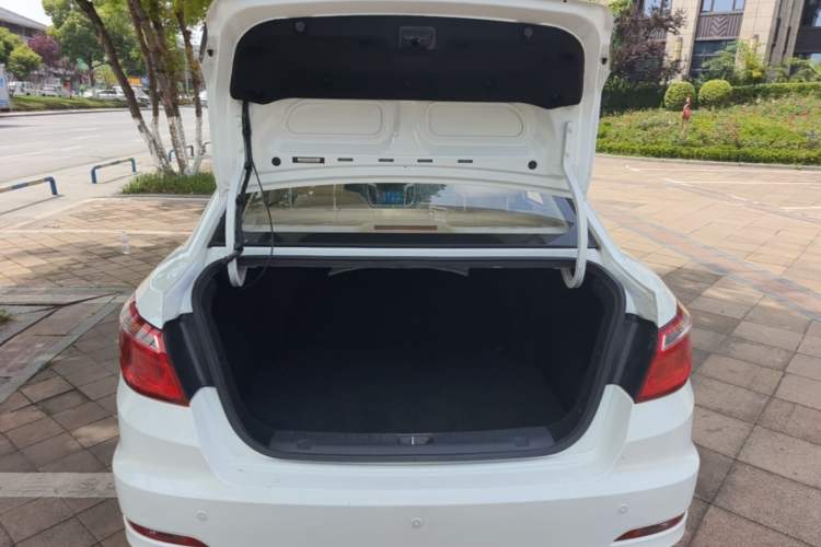 Used CHANGAN Eado 2016 1.6L Manual Fashion Edition Trunk