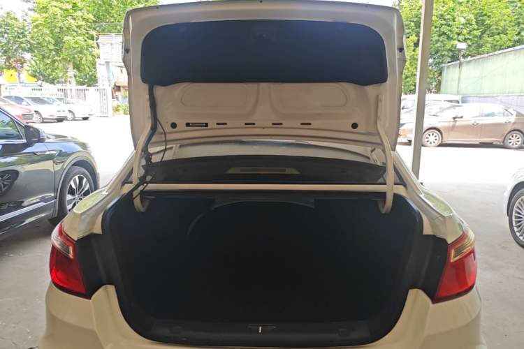 Used CHANGAN Eado 2016 1.6L Manual Fashion Edition Trunk