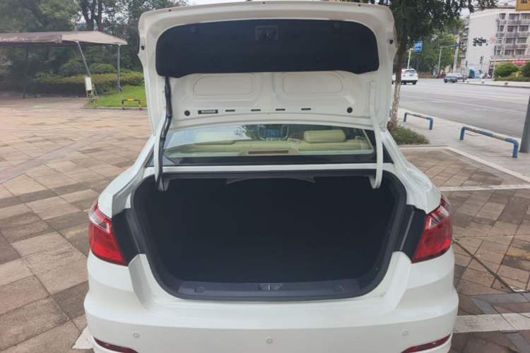 Used CHANGAN Eado 2016 1.6L Manual Fashion Edition Trunk