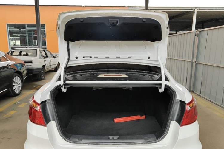 Used CHANGAN Eado 2016 1.6L Manual Fashion Edition Trunk