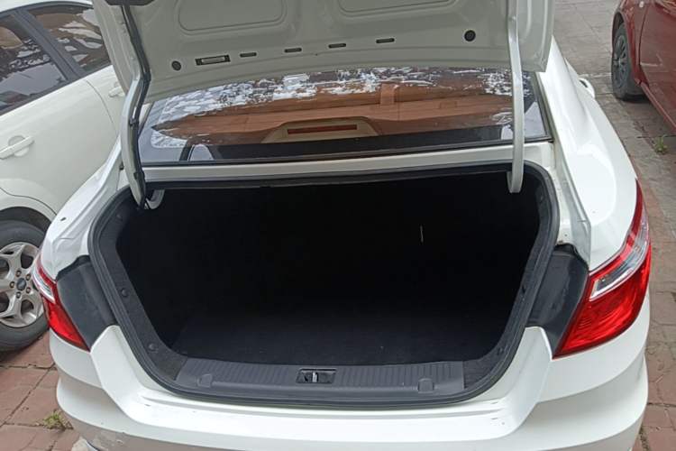 Used CHANGAN Eado 2016 1.6L Manual Fashion Edition Trunk