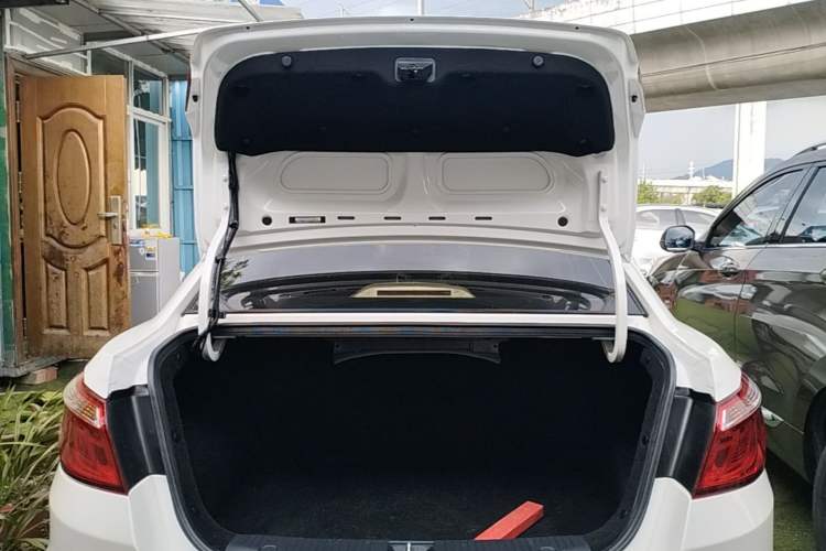 Used CHANGAN Eado 2016 1.6L Automatic Trend Model Trunk