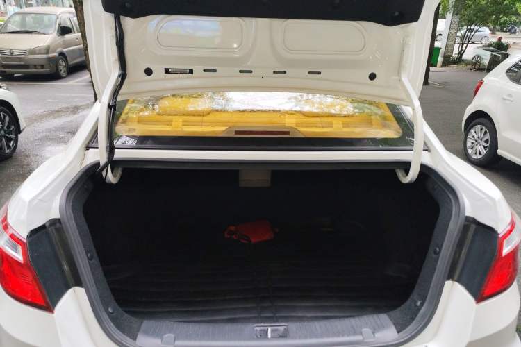 Used CHANGAN Eado 2016 1.6L Manual Fashion Edition Trunk