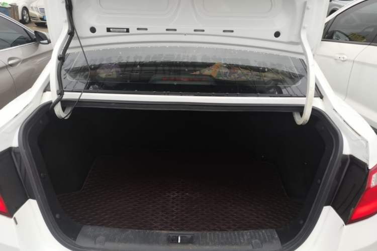 Used CHANGAN Eado 2016 1.6L Manual Fashion Edition Trunk